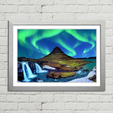 Load image into Gallery viewer, Northern Lights Kirkjufell