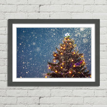 Load image into Gallery viewer, Christmas Tree in Falling Snow Star