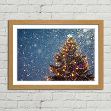 Load image into Gallery viewer, Christmas Tree in Falling Snow Star