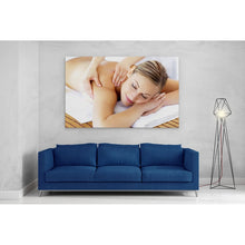 Load image into Gallery viewer, Relaxing Woman Back Massage Spa