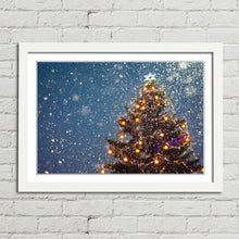 Load image into Gallery viewer, Christmas Tree in Falling Snow Star