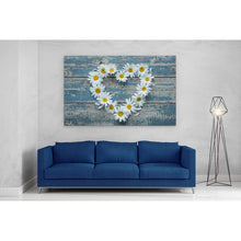 Load image into Gallery viewer, Daisy Flowers Heart Shape