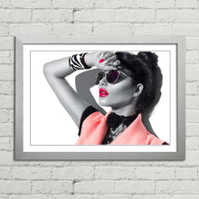 Load image into Gallery viewer, Glamour Fashion Model Sunglasses
